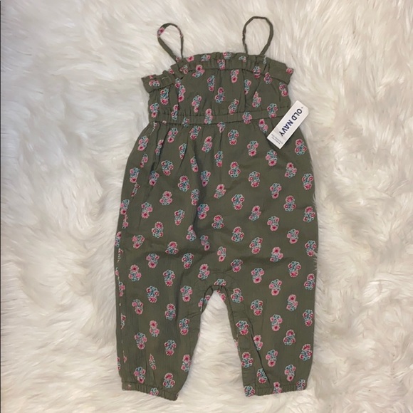 Old Navy baby girl romper - 6-12 months - Picture 2 of 8